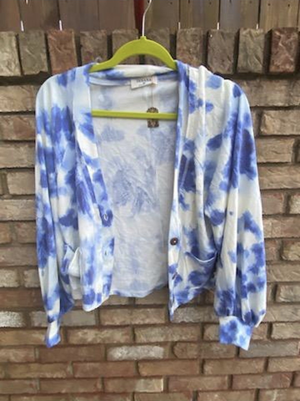 New Women's Zenana Blue & White Tie Dyed Button Pocket Cardigan, size Medium